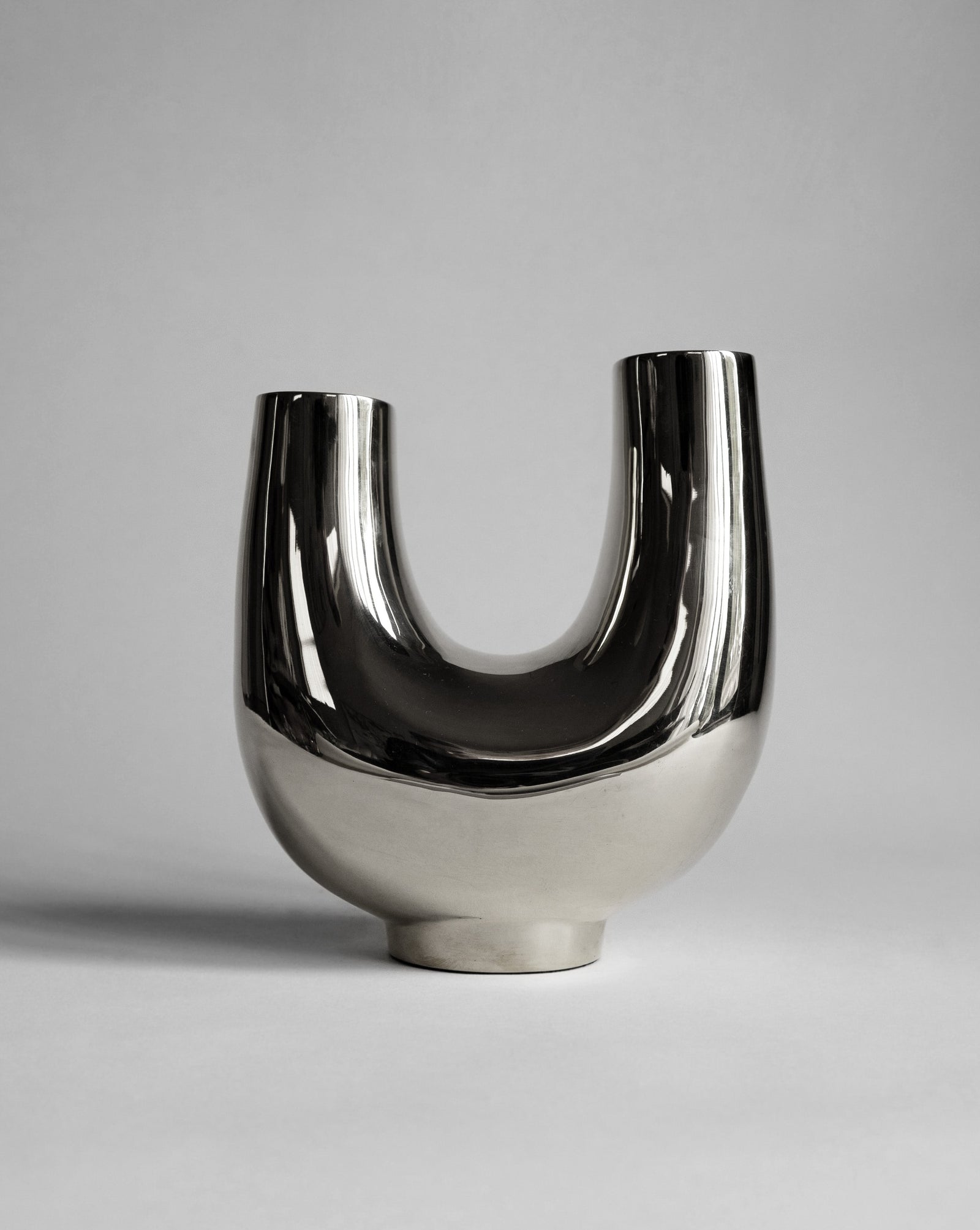 HOME ECONOMICS EXPERIMENT/Blankmag/花瓶 KazumiVase-HeinStudio11_1600x.
